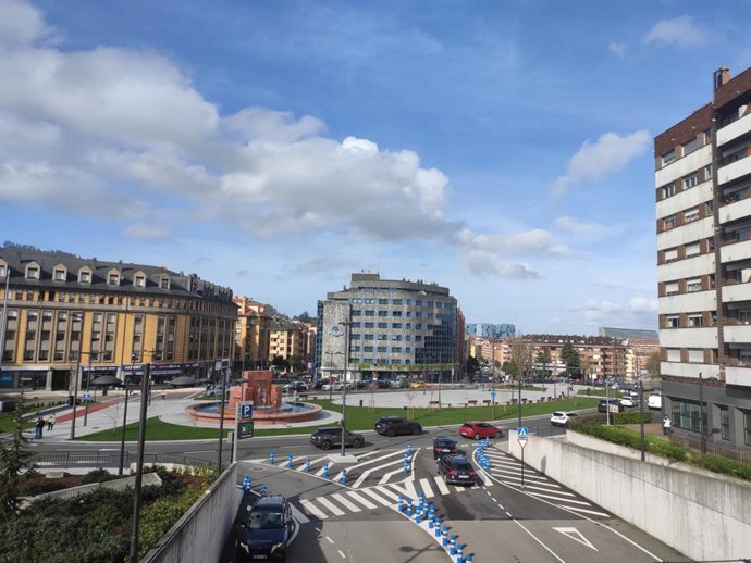 Archivo - Glorieta de la Cruz Roja de Oviedo.