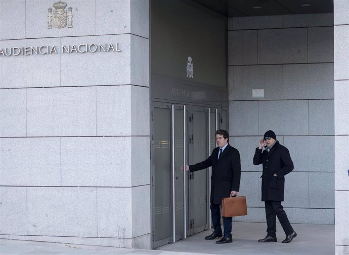 Archivo - El empresario Juan Carlos Cueto (d) llega a la Audiencia Nacional para declarar, a 28 de febrero de 2024, en Madrid (España). El juez, Ismael Moreno, que investiga el presunto cobro de comisiones ilegales por la venta de material sanitario duran