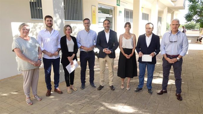 El secretario general del PSOE de Málaga, Daniel Pérez, en una visita a Antequera (Málaga).