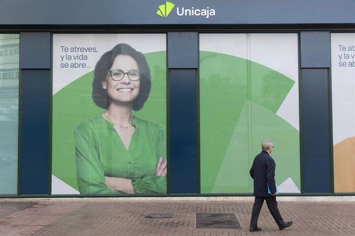 Archivo - Unicaja ofrece un seguro de asistencia sanitaria con un descuento del 30% y una mensualidad gratis