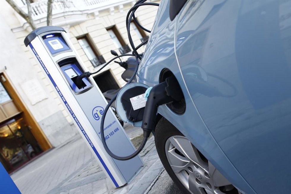 Archivo - Un 38% de los usuarios de vehículos están pensando en compar un electrificado el próximo año, según McKinsey & Company.