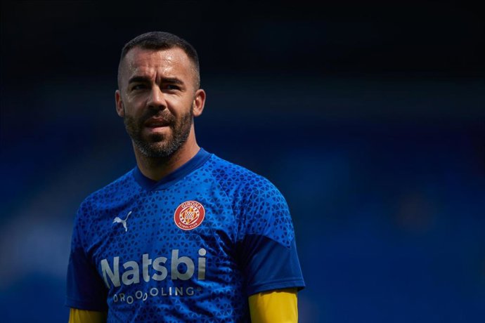 Archivo - Juan Carlos of Girona FC looks on prior the LaLiga EA Sports match between Real Sociedad and Girona FC at Reale Arena on August 12, 2023, in San Sebastian, Spain.