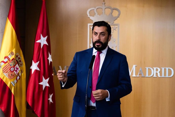 El portavoz del Partido Popular en la Asamblea de Madrid, Carlos Díaz-Pache, ofrece una rueda de prensa durante un pleno en la Asamblea de Madrid, a 20 de junio de 2024, en Madrid (España). 