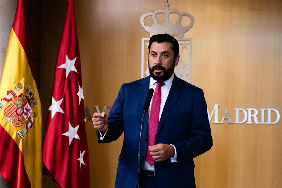 El portavoz del Partido Popular en la Asamblea de Madrid, Carlos Díaz-Pache, ofrece una rueda de prensa durante un pleno en la Asamblea de Madrid, a 20 de junio de 2024, en Madrid (España). 