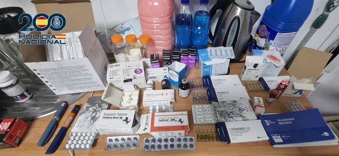 Objetos intervenidos en una gimnasio de La Línea como punto de venta y tráfico de anabolizantes.