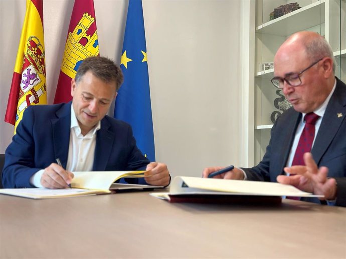 Firma del acuerdo entre el Ayuntamiento de Albacete y Globalcaja.