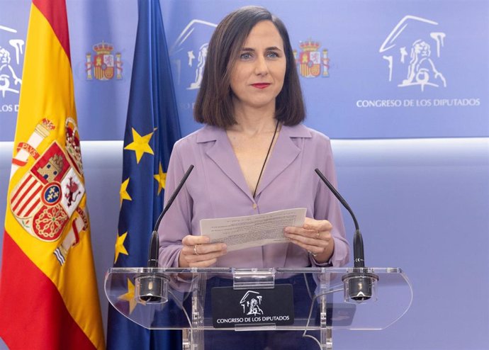 La portavoz de Podemos en el Congreso, Ione Belarra, durante una rueda de prensa anterior a la Junta de Portavoces, en el Congreso de los Diputados, a 18 de junio de 2024, en Madrid (España).