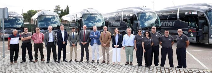 Archivo - Presentación de estos autobuses.