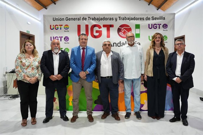El presidente de la Diputación de Sevilla, Javier Fernñandez, en las jornadas sobre el sector aeroespacial organizadas por UGT.