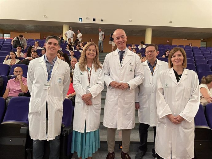 Los profesionales médicos Juan Solivera, Marina Álvarez, Francisco Triviño, Manuel Ramos y Maite Cáceres.