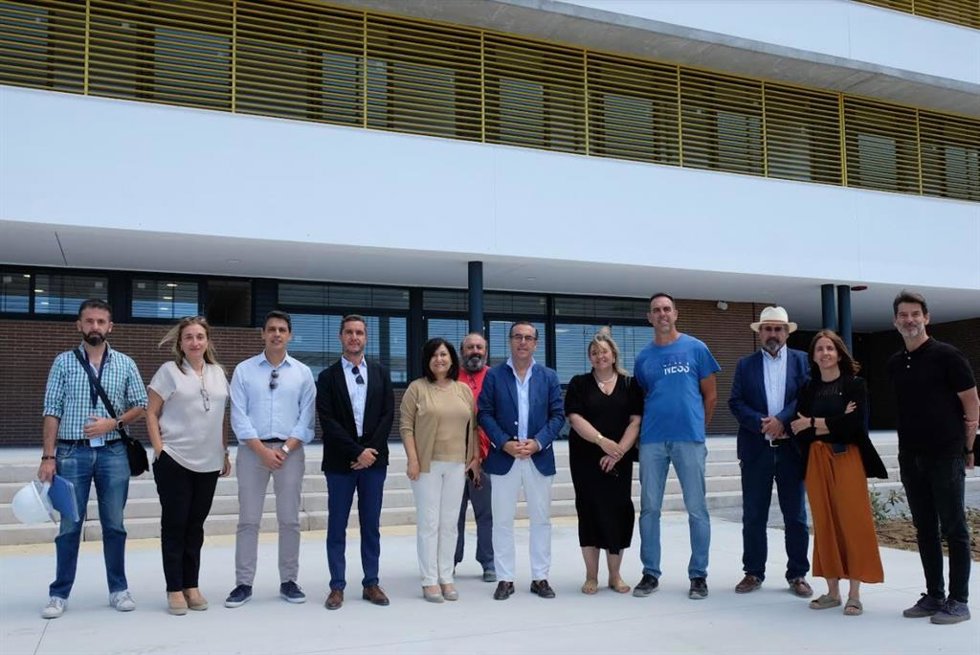 El delegado de Desarrollo Educativo y Formación Profesional y de Universidad, Investigación e Innovación, Miguel Briones, en una visita a las obras del IES Cilniana en Marbella