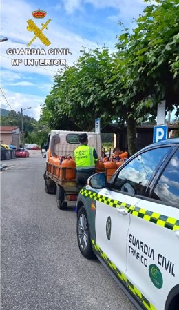 Interceptado por la Guardia Civil un conductor de un camión de bombonas de butano que circulaba por Vilaboa sin cinturón y que dio positivo en el test de drogas.