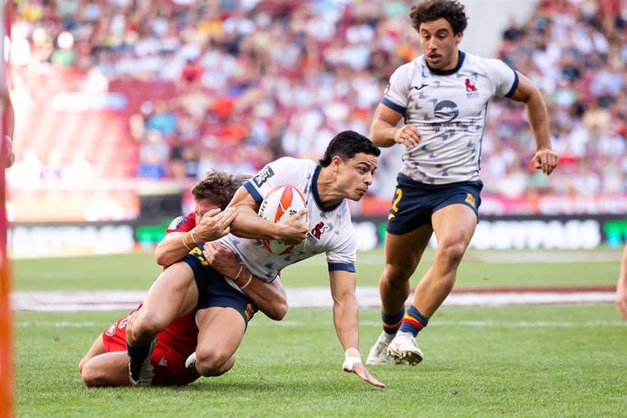 Anton Legorburu Anso, con la selección española de Rugby 7s, durante las Finales del Circuito Mundial disputadas en Madrid.  