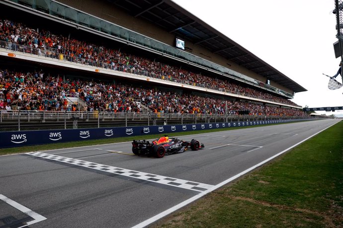 Archivo - Imatge de la tribuna principal del Circuit de Montmeló