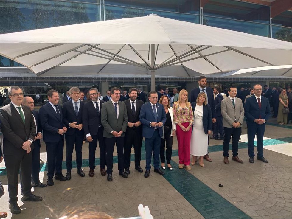 Imagen de los asistentes a la Asamblea General de CROEM