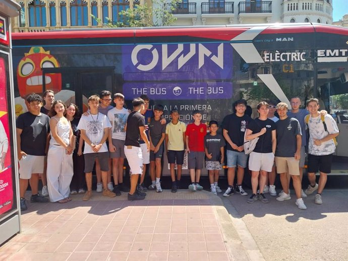 Arranca OWN the Bus, el primer campeonato mundial de videojuegos en transporte público, a bordo de los autobuses de EMT València