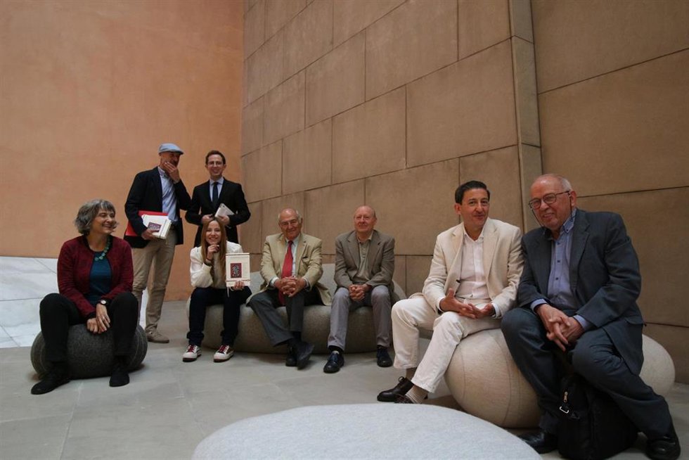 El libro forma parte de la Colección Obra Fundamental en el varias pensadores españoles contemporáneos reflrejan sus reflexiones sobre el presente y futuro.