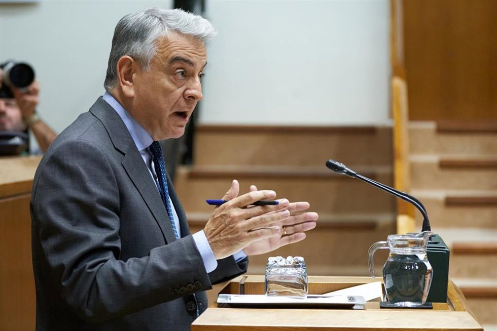 El presidente del PP vasco, Javier de Andrés, en el pleno de investidura