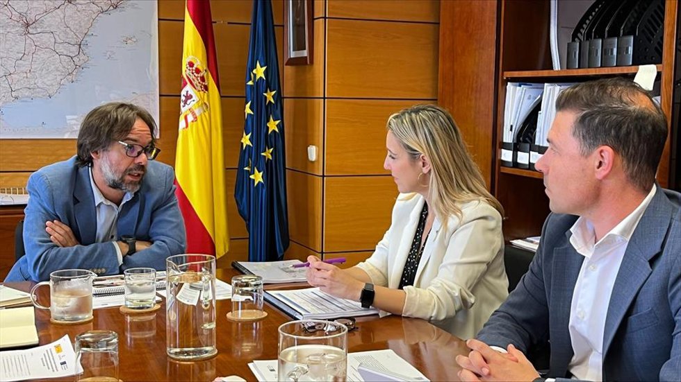 La alcaldesa de Alcalá de Guadaíra, acompañada del delegado de Urbanismo y Planificación Estratégica, se reúne con el secretario general de Movilidad Sostenible.