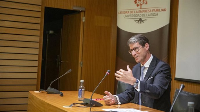 Gonzalo Capellán se compromete ante la asamblea general de la AREF a eliminar el Impuesto de Patrimonio en La Rioja