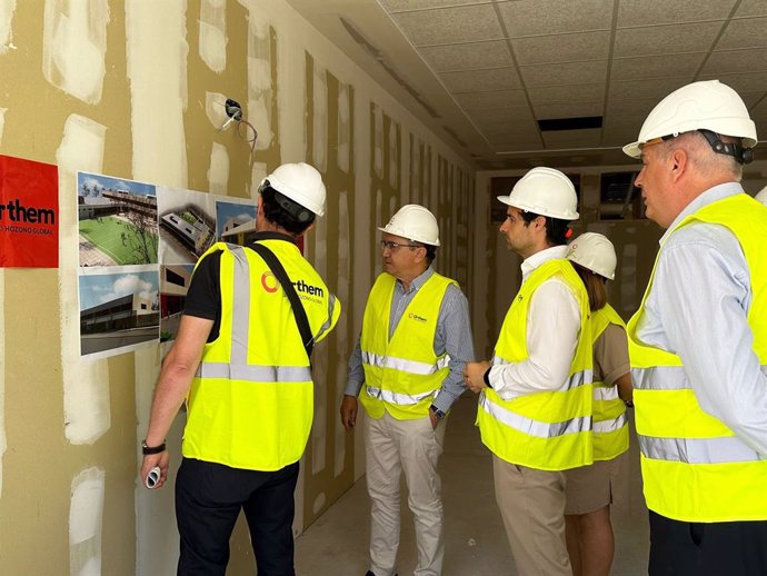 El conseller d'Educació, Universitats i Ocupació, José Antonio Rovira, visita les obres del CEIP Inmaculada Concepción de Torrevella