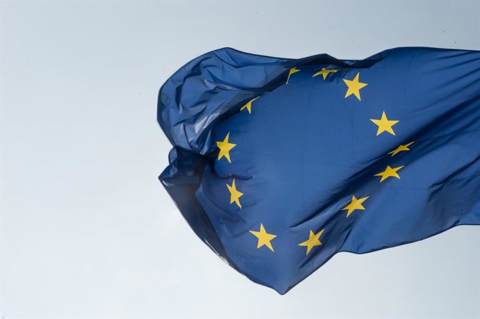 Archivo - May 20, 2024, Brussels, Brussels, Belgium: European flags in front of EU institutions in the Belgian capital.