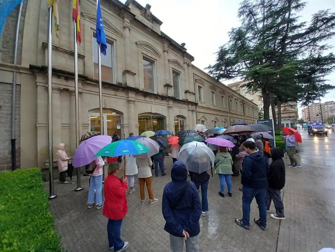 Concentración del Movimiento Feminista en apoyo a la joven agredida en Albelda hasta en 3 ocasiones