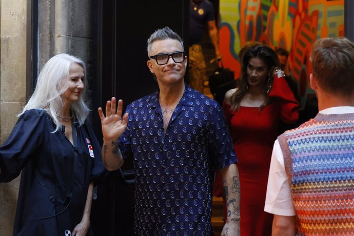 Robbie Williams inaugura la seva exposició 'Confessions of a crowded mind' a Barcelona