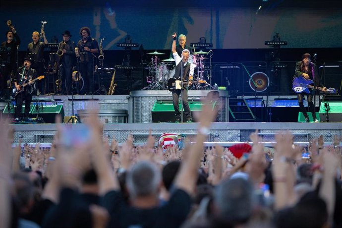 El cantante Bruce Springsteen durante su actuación en el Estadi Olímpic, a 20 de junio de 2024, en Barcelona