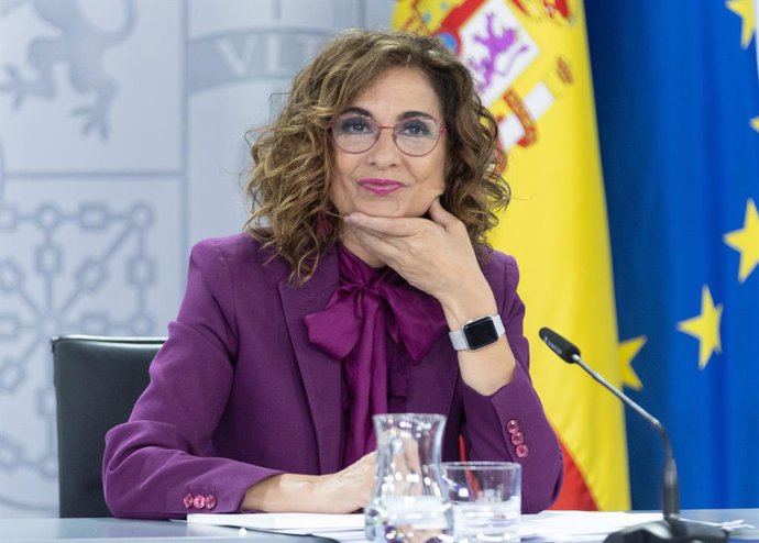 La vicepresidenta cuarta y ministra de Hacienda, María Jesús Montero, durante una rueda de prensa posterior al Consejo de Ministros, en el Palacio de La Moncloa, a 4 de junio de 2024, en Madrid (España). El Gobierno, a propuesta del Ministerio de Juvent
