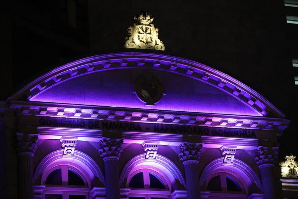 Archivo - Iluminación en morado de la fachada del Palacio de Navarra con motivo del 25N Día Internacional de Eliminación de la Violencia hacia las Mujeres