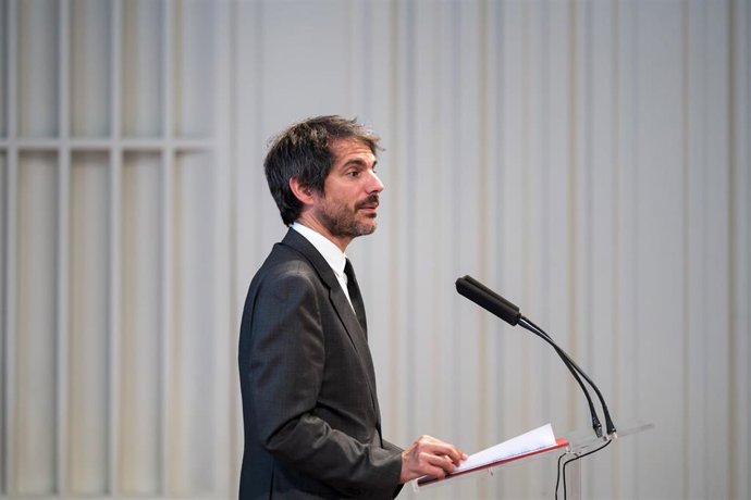 El ministro de Cultura, Ernest Urtasun, interviene durante el cierre y acto de presentación de la memoria de la Celebración Picasso, en la Biblioteca Nacional de España, a 12 de junio de 2024, en Madrid (España). La Celebración Picasso 1973-2023, inicia