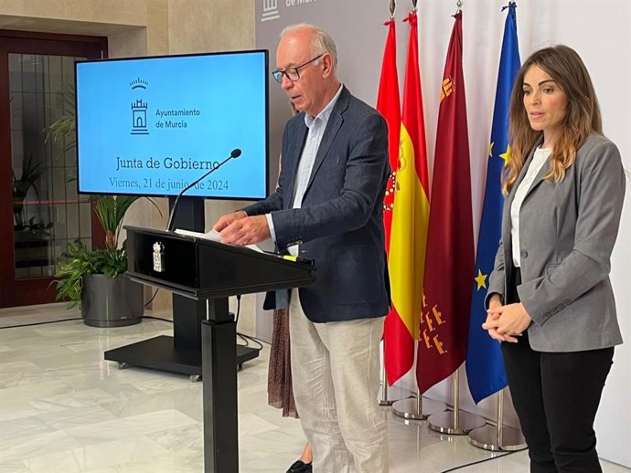 El concejal de Planificación Urbanística, Huerta y Medio Ambiente, Antonio Navarro Corchón, en una rueda de prensa