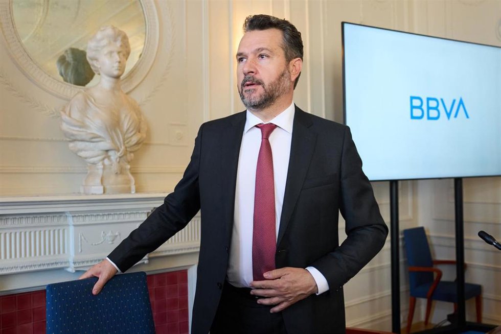 Archivo - El presidente de la Comisión Nacional del Mercado de Valores (CNMV), Rodrigo Buenaventura, durante la segunda jornada del curso de la APIE de la Universidad Internacional Menéndez Pelayo (UIMP), en el Palacio de la Magdalena, a 23 de junio de 