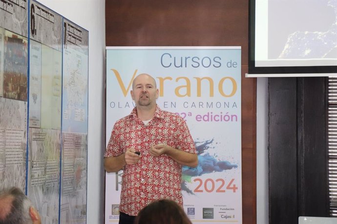 El profesor e investigador, Paul Pistor, en los cursos de verano de la UPO en Carmona