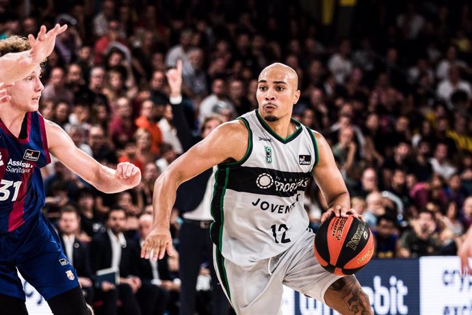 Archivo - Andrew Andrews of Joventut Badalona in action during the ACB Liga Endesa, match played between FC Barcelona and Joventut Badalona at Palau Blaugrana on September 24, 2023 in Barcelona, Spain.