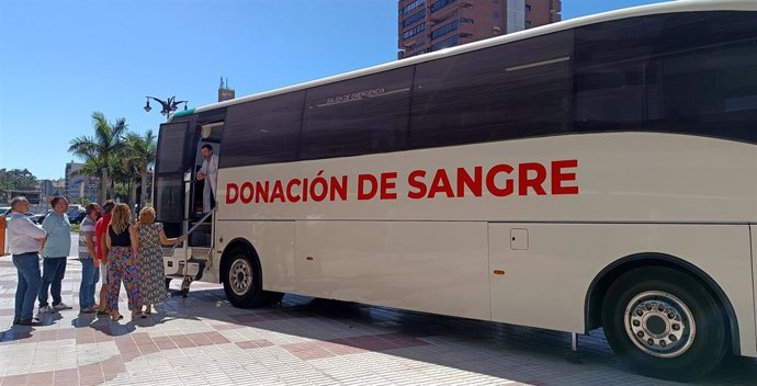 Los trabajadores de Unicaja muestran su lado más solidario y participan en una campaña de donación de sangre .