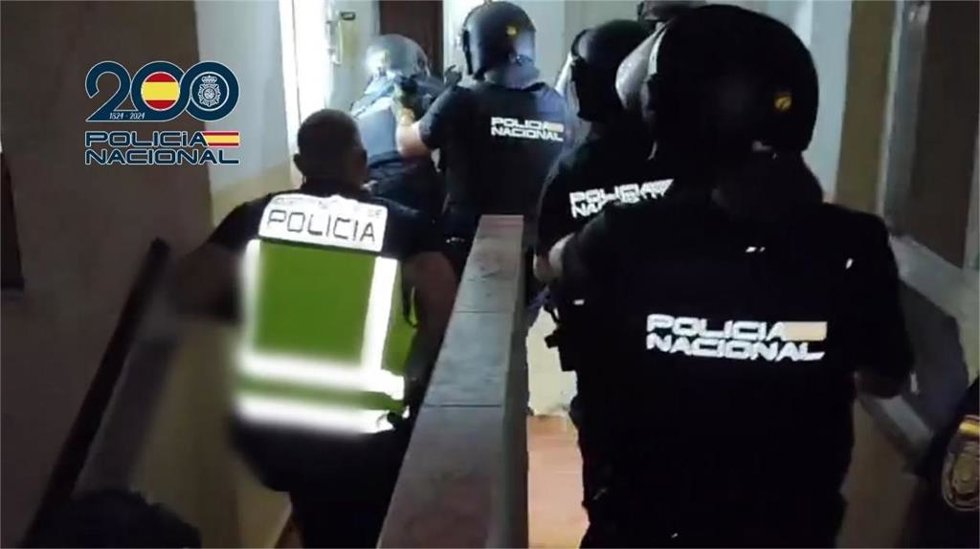 Un momento de la intervención policial.