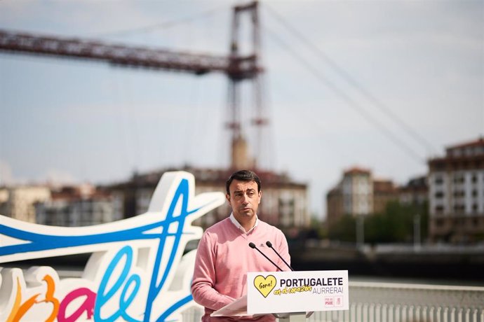 Archivo - El alcalde de Portugalete y candidato a la reelección, Mikel Torres