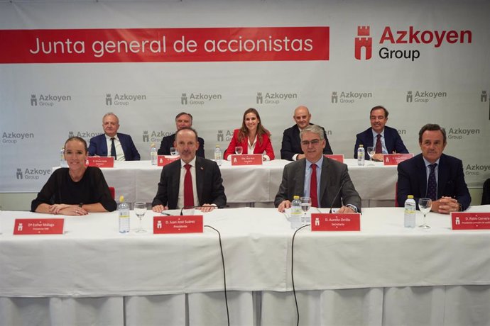 (I-D) La presidenta de la Comisión de Nombramientos y Retribuciones (CNR) de Azkoyen, Esther Málaga, el presidente ejecutivo de Azkoyen, Juan José Suárez, el secretario de Azkoyen, Aurelio Orrillo, y el presidente de la Comisión de Auditoría de Azkoyen, P