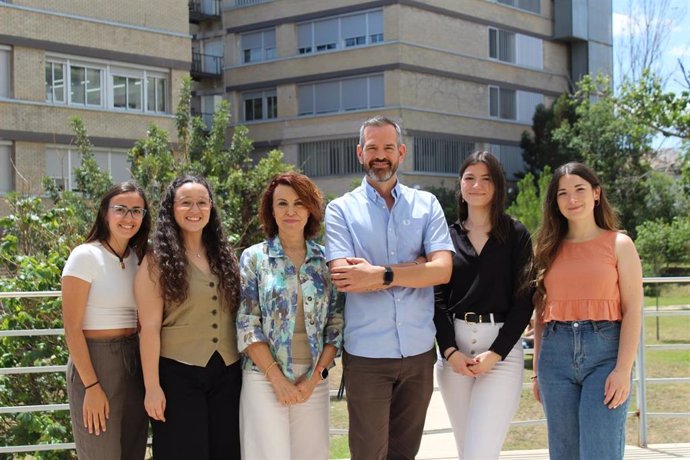 De izda a dcha: Andrea Guiu, Paula Guerrero, María Luisa Gil, Alberto Yáñez, María Sobén y Cristina Bono.