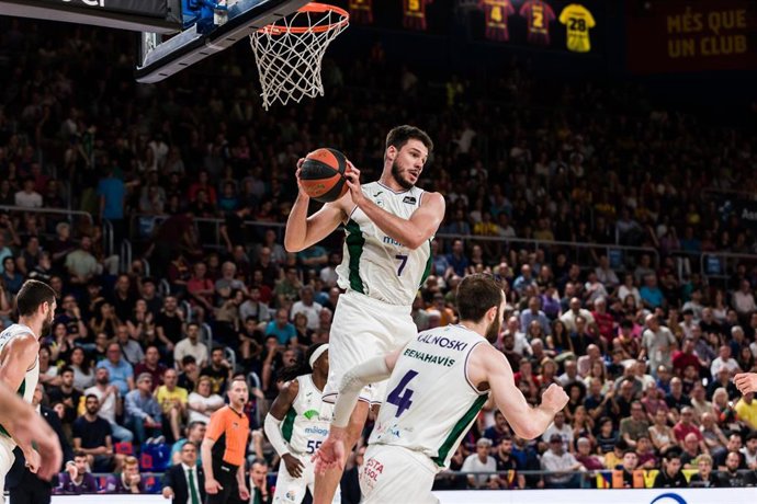 Archivo - El jugador de Unicaja Jonathan Barreiro durante una acción en un partido.
