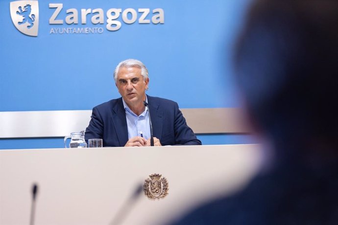 El concejal delegado de Vivienda, José Miguel Rodrigo, en la rueda de prensa para presentar las novedades de Alquila Zaragoza.