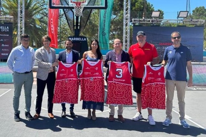 Foto de presentación del Marbella Open, segunda parada del Circuito Armas Transmediterránea 3x3 Series de baloncesto.