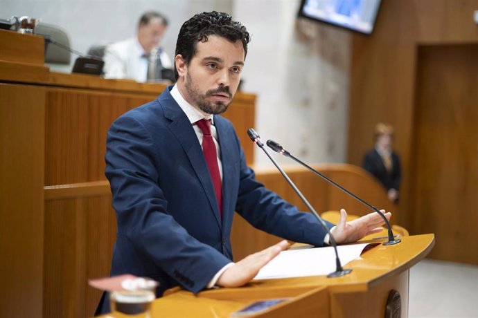 Darío Villagrasa en la tribuna de las Cortes