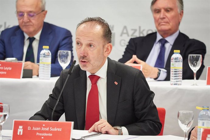 El presidente ejecutivo de Azkoyen, Juan José Suárez, interviene durante la junta general ordinaria de accionistas del Grupo Azkoyen, en la sede del Grupo Azkoyen, a 21 junio de 2024, en Peralta, Navarra (España). 