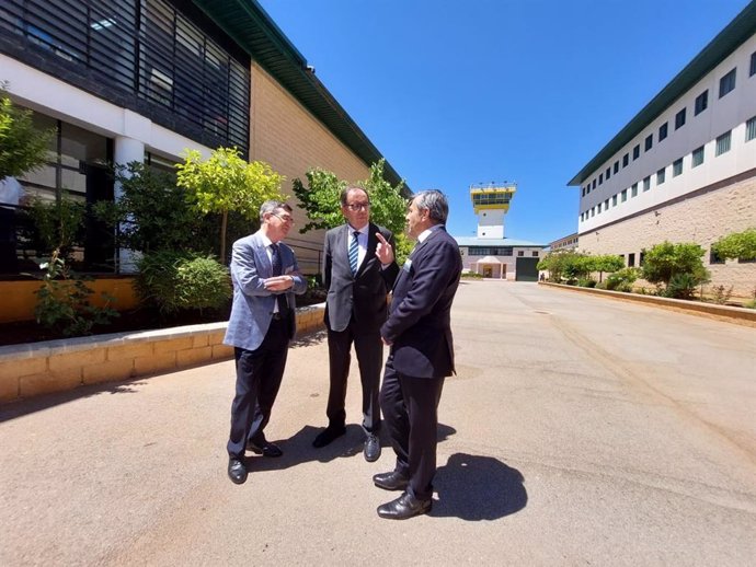 El secretario general de Instituciones Penitenciarias, Ángel Luis Ortiz, ha clausurado este viernes en el Centro Penitenciario de Albolote (Granada) un curso de verano de la UNED.