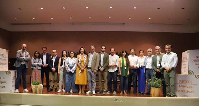 Foto de familia de los participantes en la primera jornada de NESI Forum celebrado en Málaga