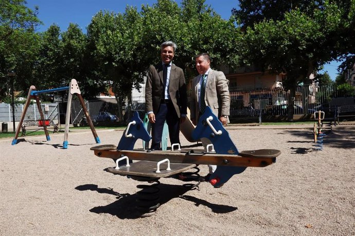 El delegado de Infraestructuras del Ayuntamiento de Córdoba, Miguel Ruiz Madruga, y el vicepresidente primero de la Diputación y delegado de Infraestructuras, Sostenibilidad y Agricultura, Andrés Lorite.