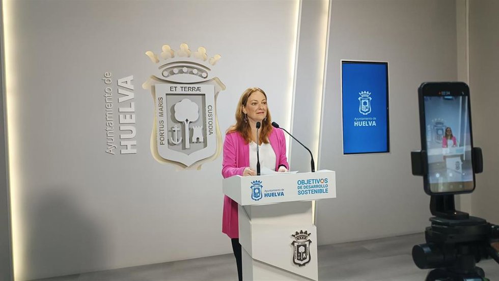Archivo - La viceportavoz del PSOE en el Ayuntamiento de Huelva, María Teresa Flores.